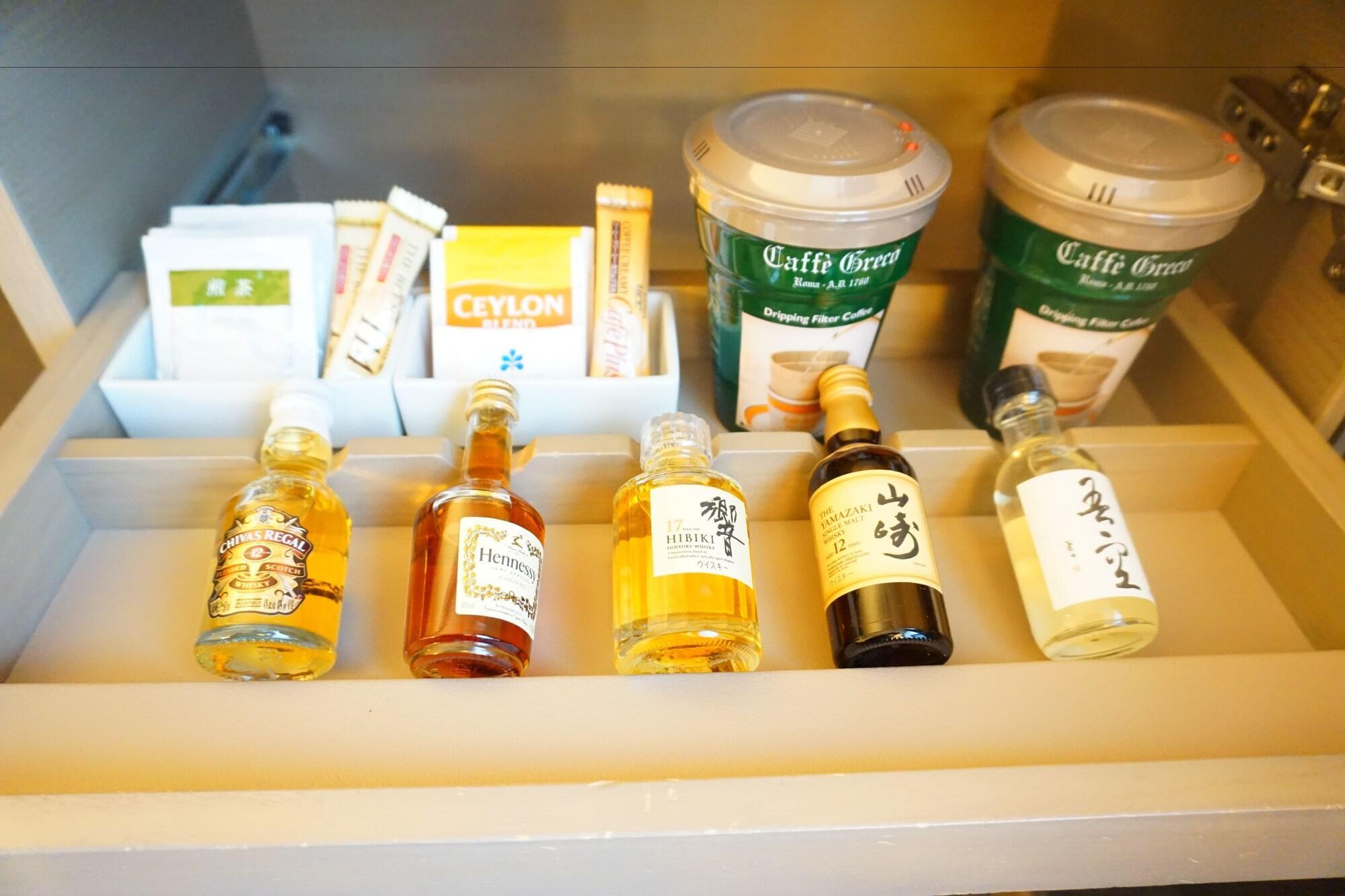 Hotel Nikko Fukuoka Fukuoka  Exterior foto A selection of Japanese alcoholic drinks