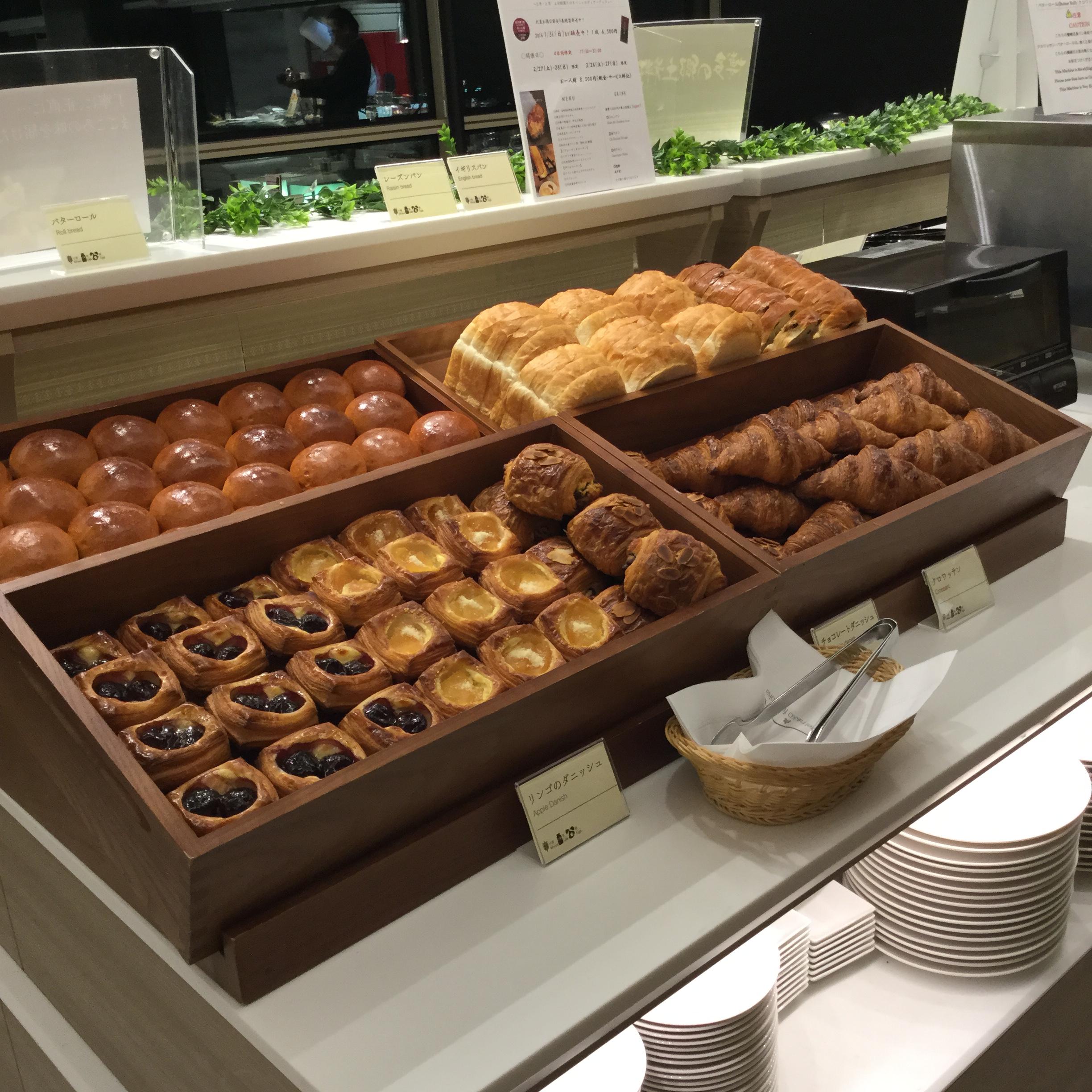 Hotel Nikko Fukuoka Fukuoka  Exterior foto A selection of pastries at a buffet